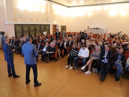 Мэр Сергей Надсадин и губернатор Валерий Лимаренко провели совместную встречу в Березняках