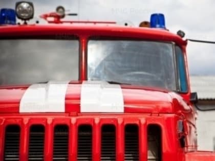Деревянный дом загорелся в Томаринском районе 29 мая
