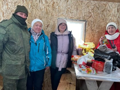 Серебряные волонтеры из Корсакова побывали в гостях у военнослужащих в Троицком