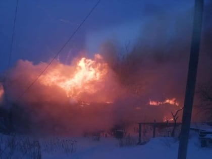 В Некрасовке из-за пожара две семьи остались без дома