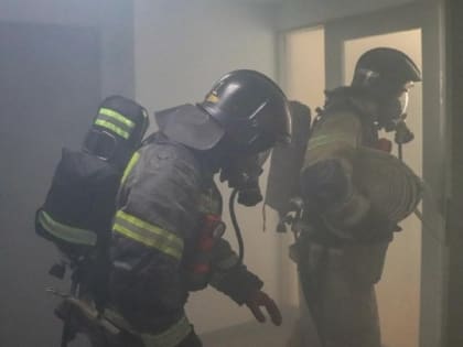 Пожар в туалете ликвидировали утром 7 октября в Южно-Курильске