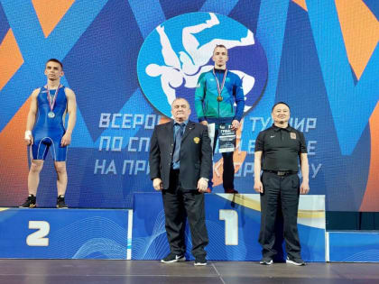 Сахалинские борцы завоевали восемь медалей всероссийского турнира