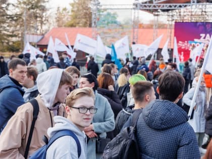 Тысячи сахалинцев и курильчан принимают участие в патриотических мероприятиях