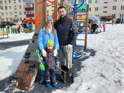 Традиционный воскресник по расчистке детской площадки от снега прошёл в 4 избирательном округе