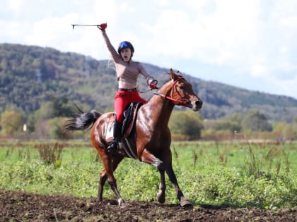 Летний сезон конного спорта на Сахалине завершили традиционным «Дерби»