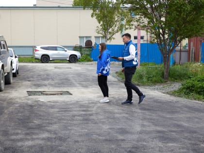 Волонтеры продолжают мониторинг качества выполненных работ по ремонту дорожного покрытия во дворах