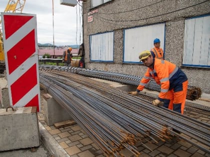 Обновленный мост на улице Сахалинской через реку Сусую откроют осенью
