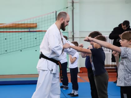 Проект "Киокусинкай в школу" охватил 100 детей в Сахалинской области