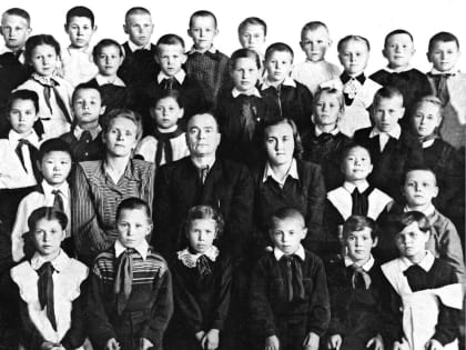 Тридцати лет как и не было. Невельская школа № 2 в свои 76 стремится выглядеть на 45