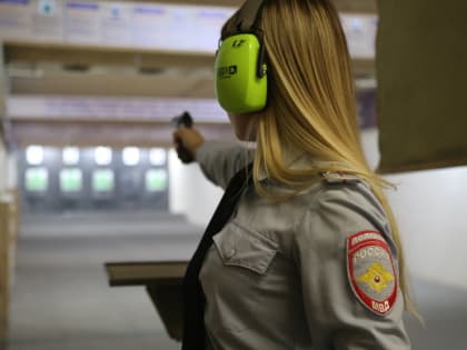 Сахалинские дамы-полицейские в канун 8 марта показали, что умеют стрелять не только глазами