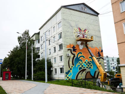 Пластилиновый реализм и «Дракошка»: первые в этом году муралы появляются на улицах Южно-Сахалинска