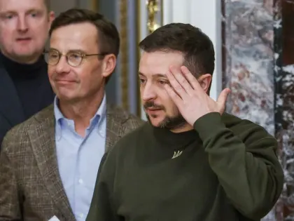 «Страна»: В офисе Зеленского обдумывают санкции против Порошенко*
