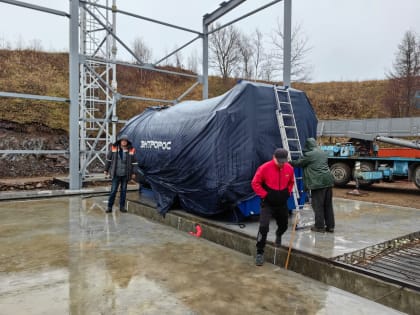 На новой газовой котельной в Корсакове устанавливают котлы