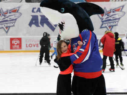 "Сахалинские акулы" впервые организовали благотворительные массовые катания