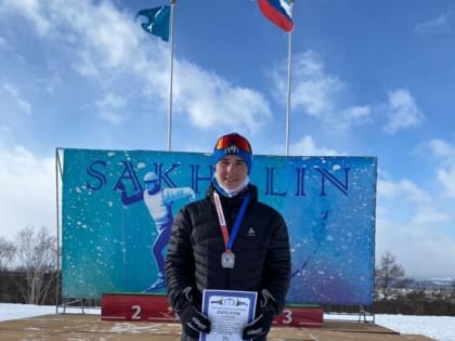 Охинский лыжник начал сезон с медали