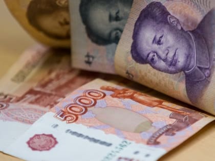 На ночь глядя: доля юаней на российском рынке и число вакансий для специалистов без опыта