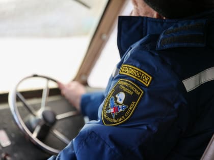 Южно-сахалинские спасатели эвакуировали двух человек из застрявшей у подножья горы машины