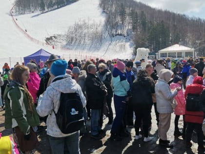 Закрытие горнолыжного сезона 2022: жаркие фото и впечатления участников