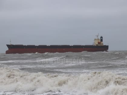 В Углегорском районе готовятся к началу спасательной операции по снятию сухогруза с мели
