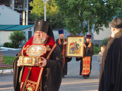 Ковчег со святыми мощами великомученика Георгия Победоносца доставлен в Воскресенский собор