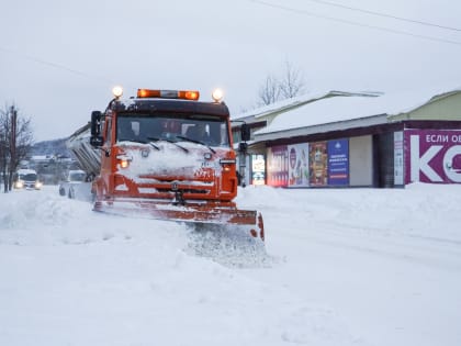 К уборке снега в Корсаковском районе привлечены 25 единиц техники
