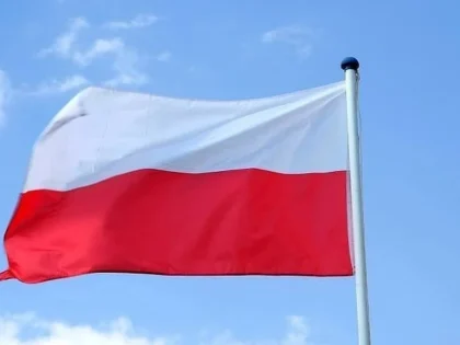 С генконсульства Польши в Петербурге сняли флаги страны и Евросоюза