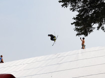 На Сахалине свое мастерство оттачивает сборная России по фристайлу на горных лыжах