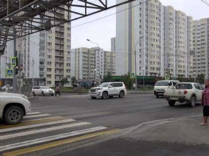 Светофор на перекрестке Мира - Крайней в Южно-Сахалинске переводится в двухфазный режим
