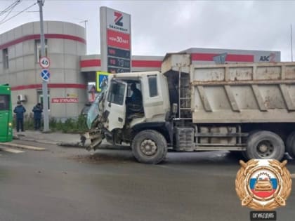 Пассажир автобуса пострадал в ДТП с грузовиком в Южно-Сахалинске 9 ноября