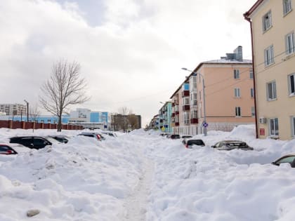 В Южно-Сахалинске продолжается работа по эвакуации машин, мешающих расчистке городских дорог