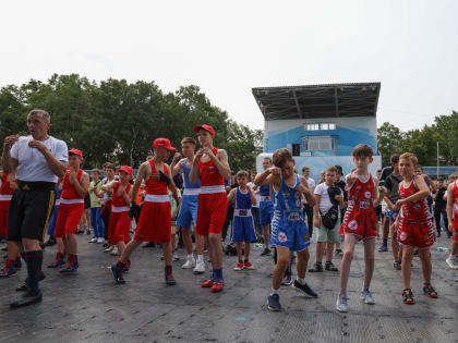 Сахалинцы отметили «День бокса» с именитыми спортсменами