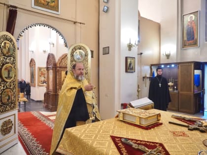 Божественная литургия в Неделю 1-ю по Пятидесятнице