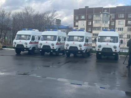 В районные больницы на Сахалине поступили новые машины скорой помощи