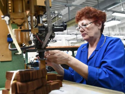 Работающих пенсионеров хотят освободить от страховых взносов