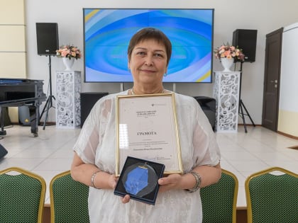 «Легенда библиотечного дела» посетила главную областную библиотеку
