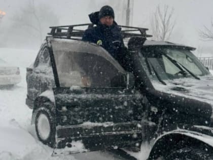 «Лопатный вызов»: волонтеры запустили челлендж помощи в Южно-Сахалинске