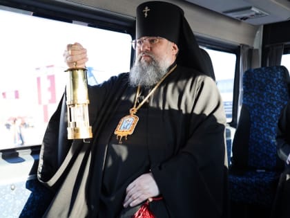 На Сахалин доставили Благодатный огонь