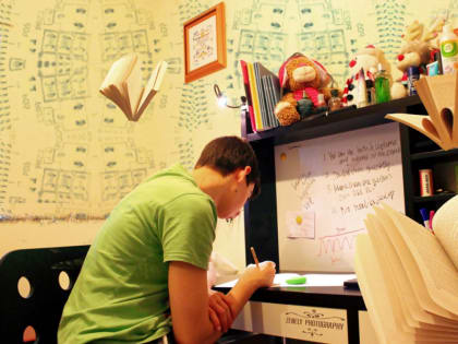 Путин поручил изменить школьную программу и сократить домашние задания