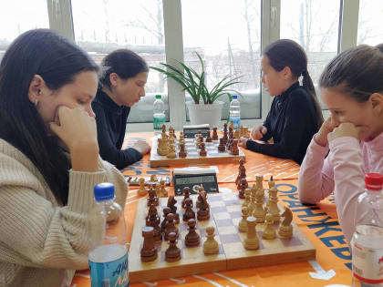 Четыре команды разыграли награды турнира «Белая ладья» в Углегорске