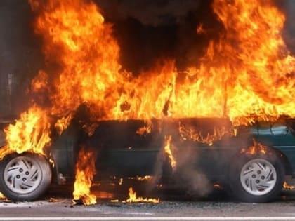 В Южно-Сахалинске пожарные ликвидировали возгорание автомобиля