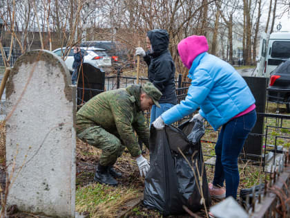 В Южно-Сахалинске приводят в порядок могилы ветеранов войны