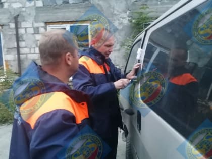 Спасатели в Южно-Сахалинске помогли вытащить закрывшегося в машине трехлетнего ребенка