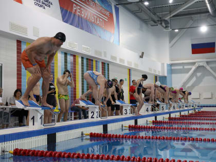 Спартакиада началась плаванием