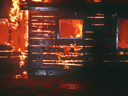 Огонь уничтожил дачный дом в Анивском районе