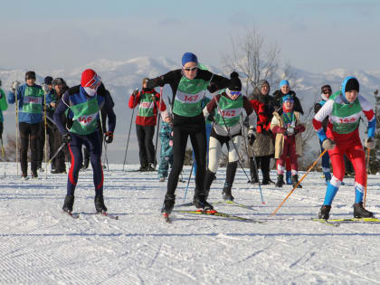 Любители ЗОЖ начали год с лыжного забега