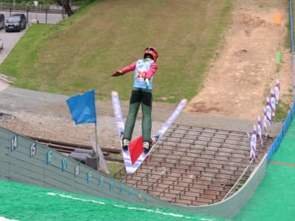 Летающие лыжники покорили обновленный трамплин К-20 в Южно-Сахалинске