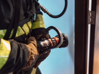 Огонь охватил дачный дом в Анивском районе