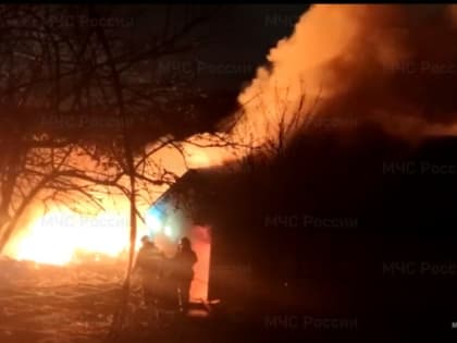 Горящую баню потушили в Долинском районе