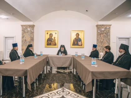 Настоятель Воскресенского собора принял участие в очередном заседании Епархиального совета