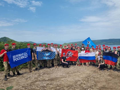 Отважные юнармейцы совершили турпоход в кальдеру вулкана Головнина